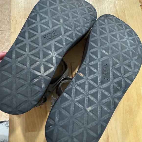 Teva Metallic Sandals with Black Sole - Picture 4 of 8